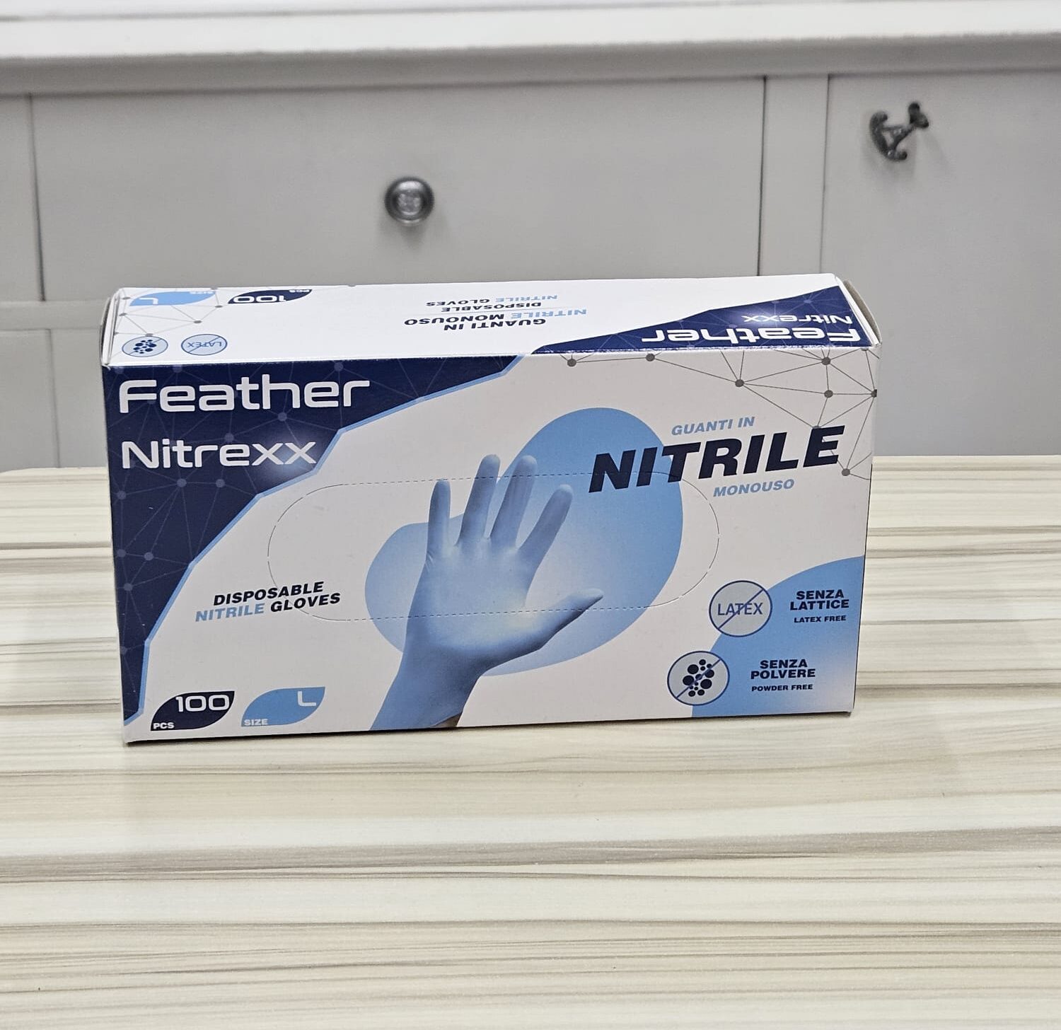 guanti monouso in nitrile